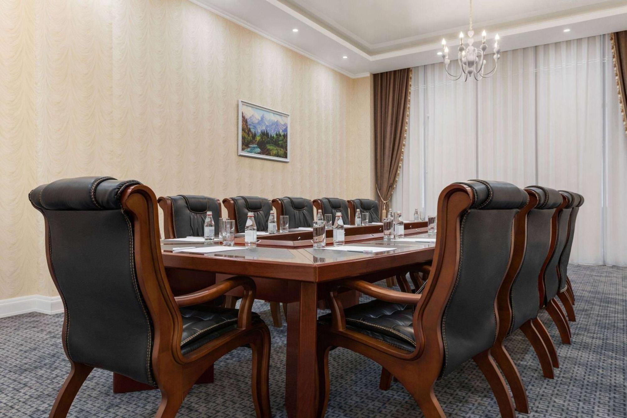 فندق Ramada By Wyndham شيمكنت المظهر الخارجي الصورة