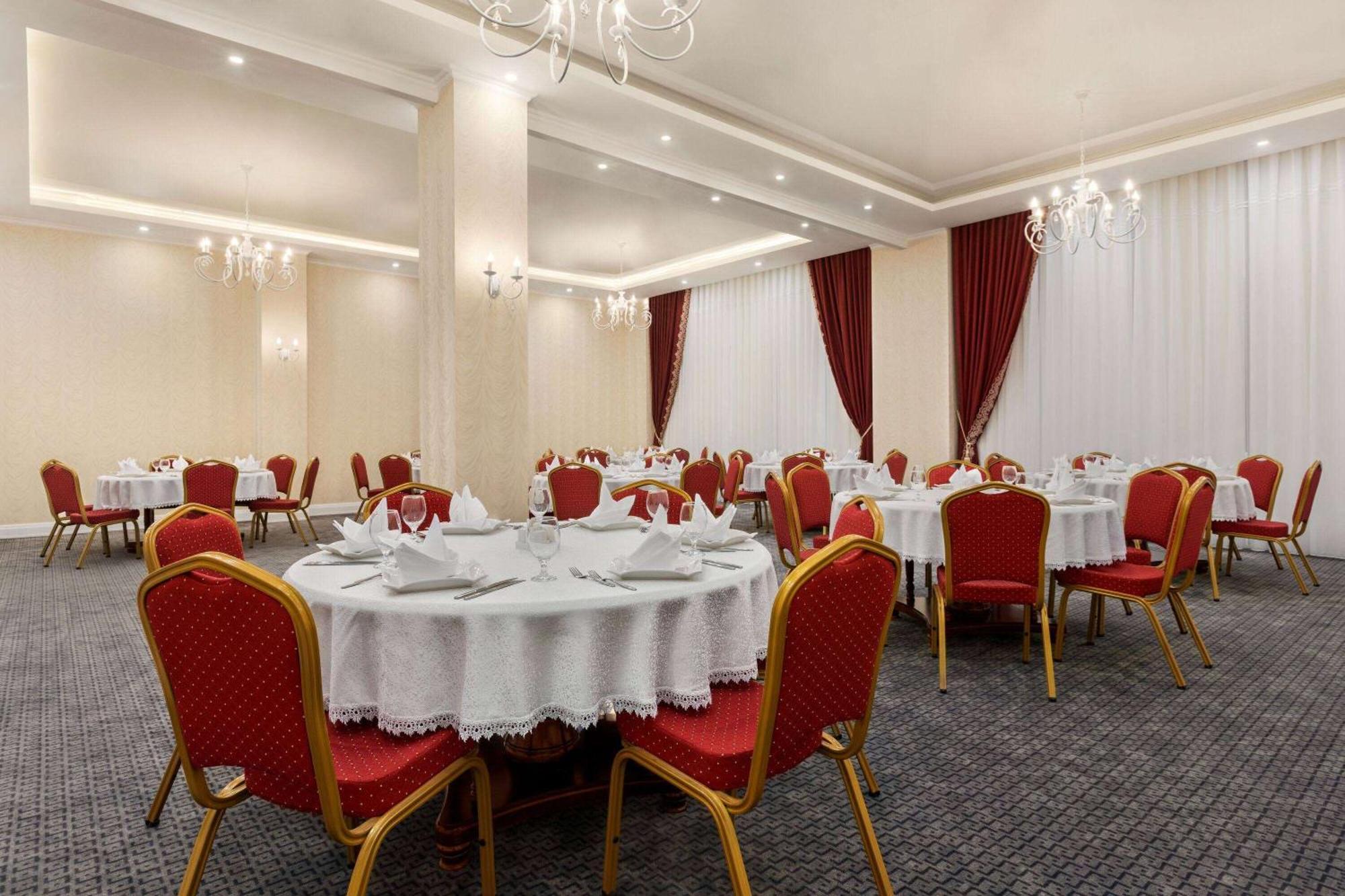 فندق Ramada By Wyndham شيمكنت المظهر الخارجي الصورة